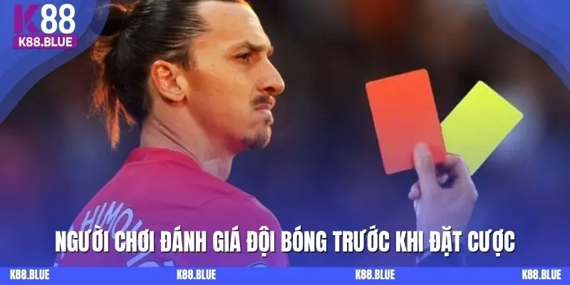 Người chơi đánh giá đội bóng trước khi đặt cược
